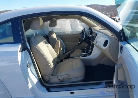 2019 Volkswagen Beetle 2.0T Se z USA, uszkodzony, nr VIN 3VWJD7AT1KM711990